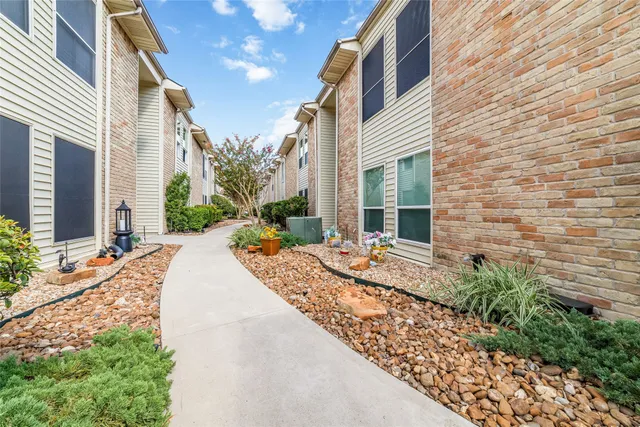 $1,600 | 2300 Augusta Drive, Unit 24, Houston, TX 77057