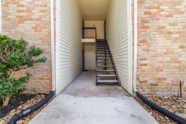 $1,600 | 2300 Augusta Drive, Unit 24, Houston, TX 77057