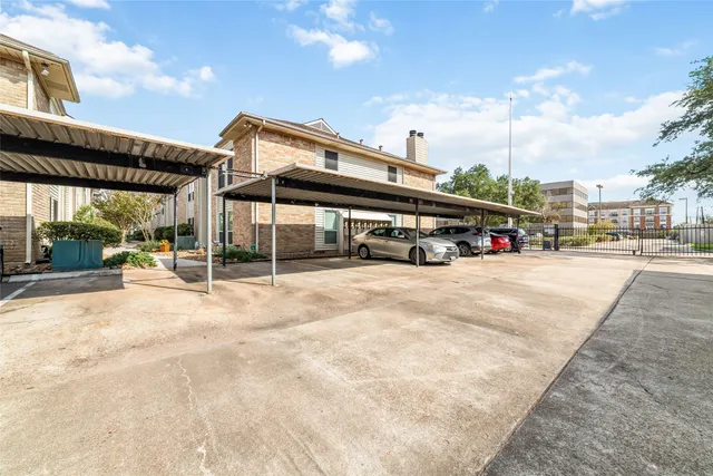 $1,600 | 2300 Augusta Drive, Unit 24, Houston, TX 77057