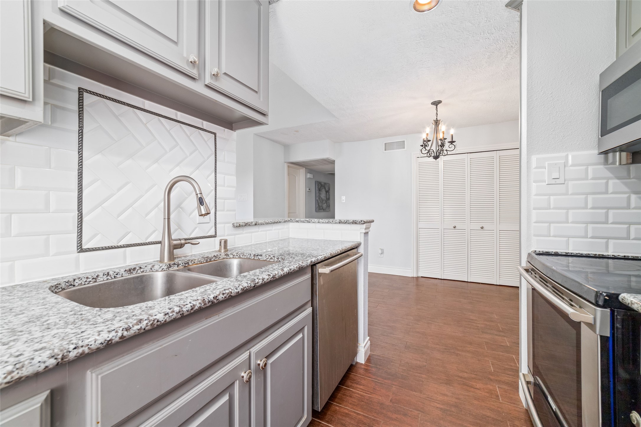 2300 Augusta Drive, Unit 24 Houston, TX 77057 - Photo 5 of 23