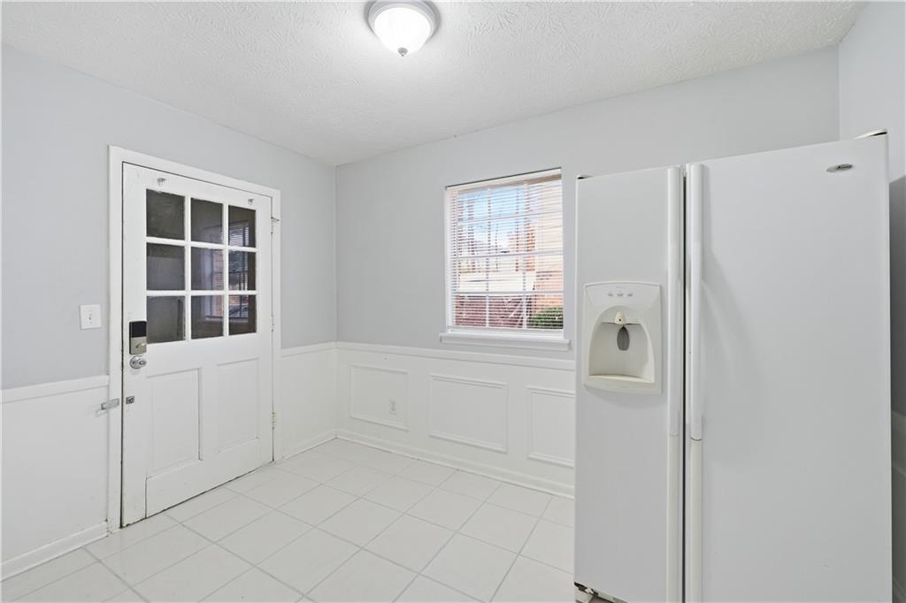 936 6 Oaks Circle, Unit B Norcross, GA 30093 - Photo 13 of 26 a view of an empty room with a window