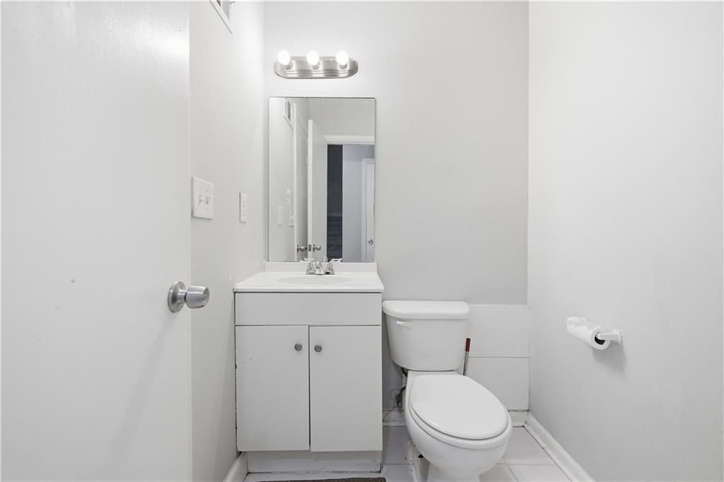 936 6 Oaks Circle, Unit B Norcross, GA 30093 - Photo 10 of 26 a bathroom with a toilet a sink and mirror