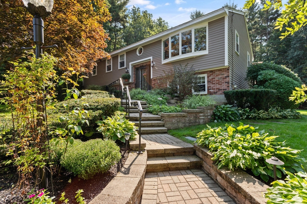 7 Rodeo Circle Billerica, MA 01821 - Photo 1 of 29 Gallery Image 1