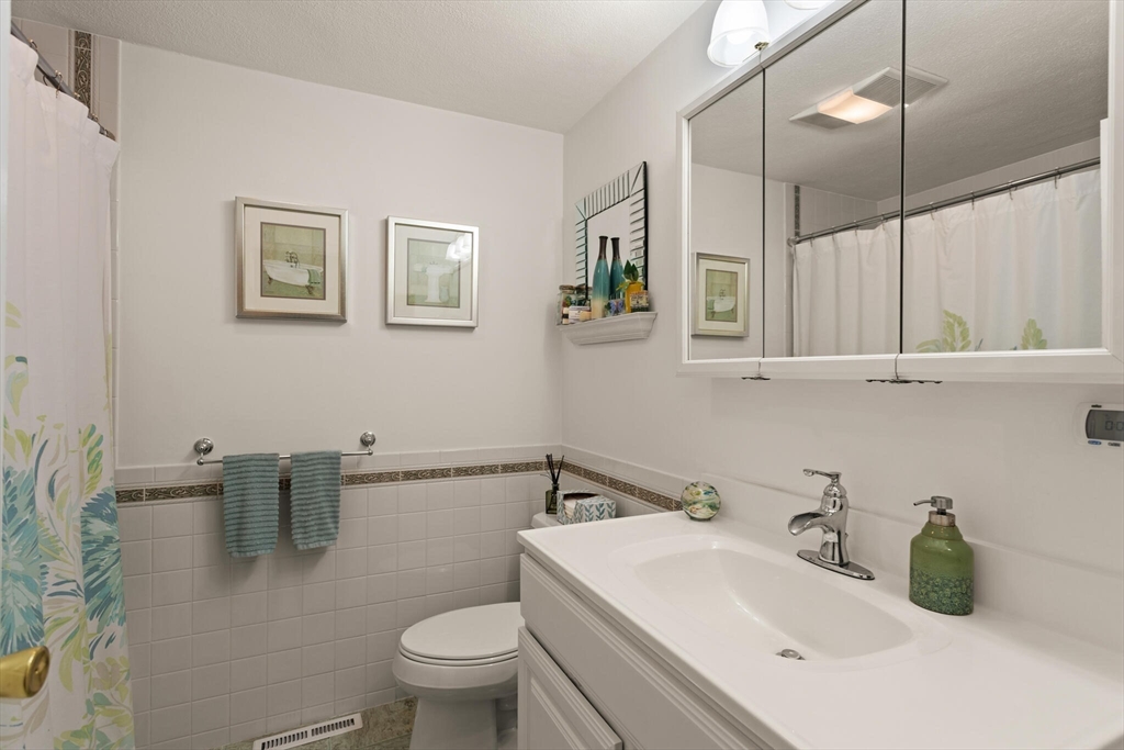 7 Rodeo Circle Billerica, MA 01821 - Photo 13 of 29 Gallery Image 13