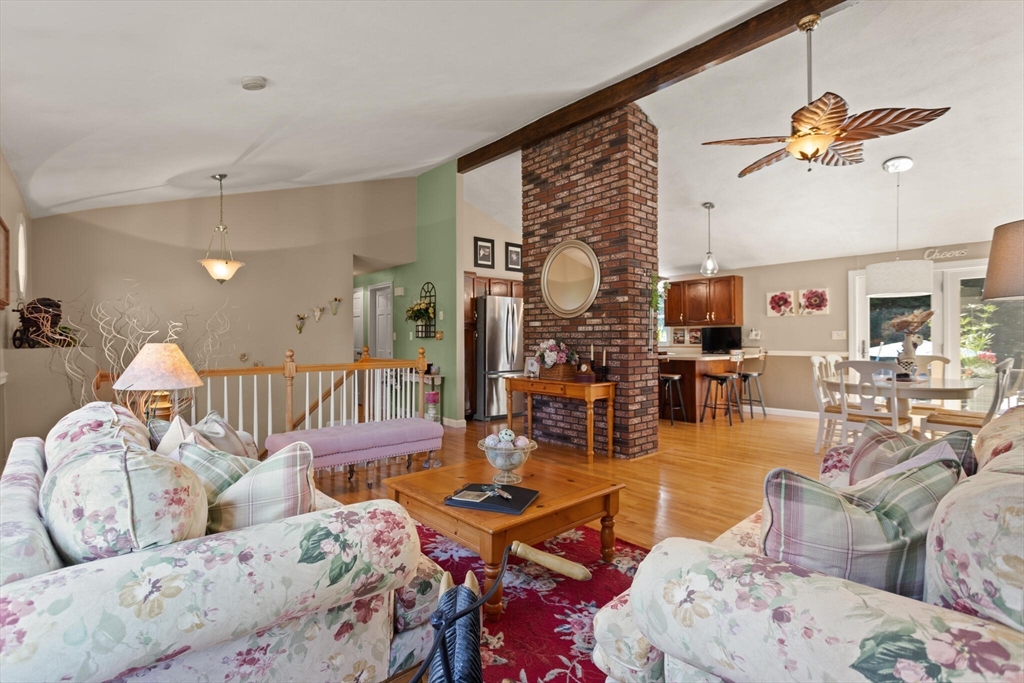 7 Rodeo Circle Billerica, MA 01821 - Photo 3 of 29 Gallery Image 3