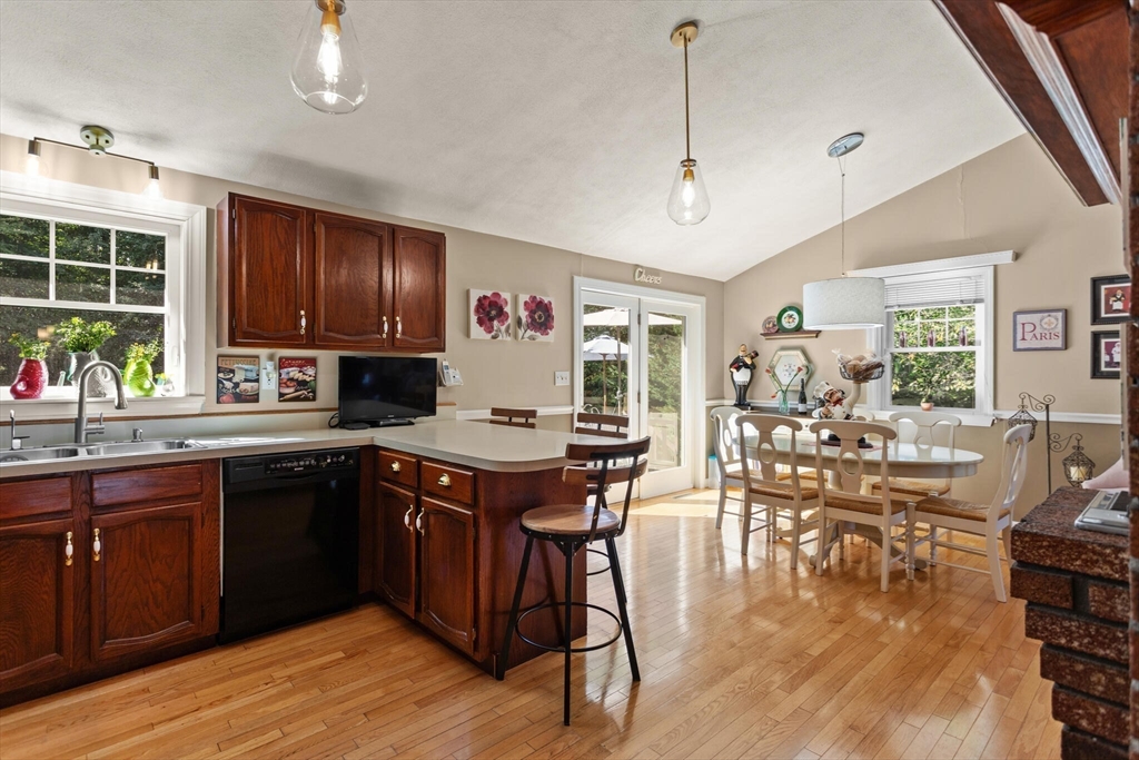 7 Rodeo Circle Billerica, MA 01821 - Photo 5 of 29 Gallery Image 5