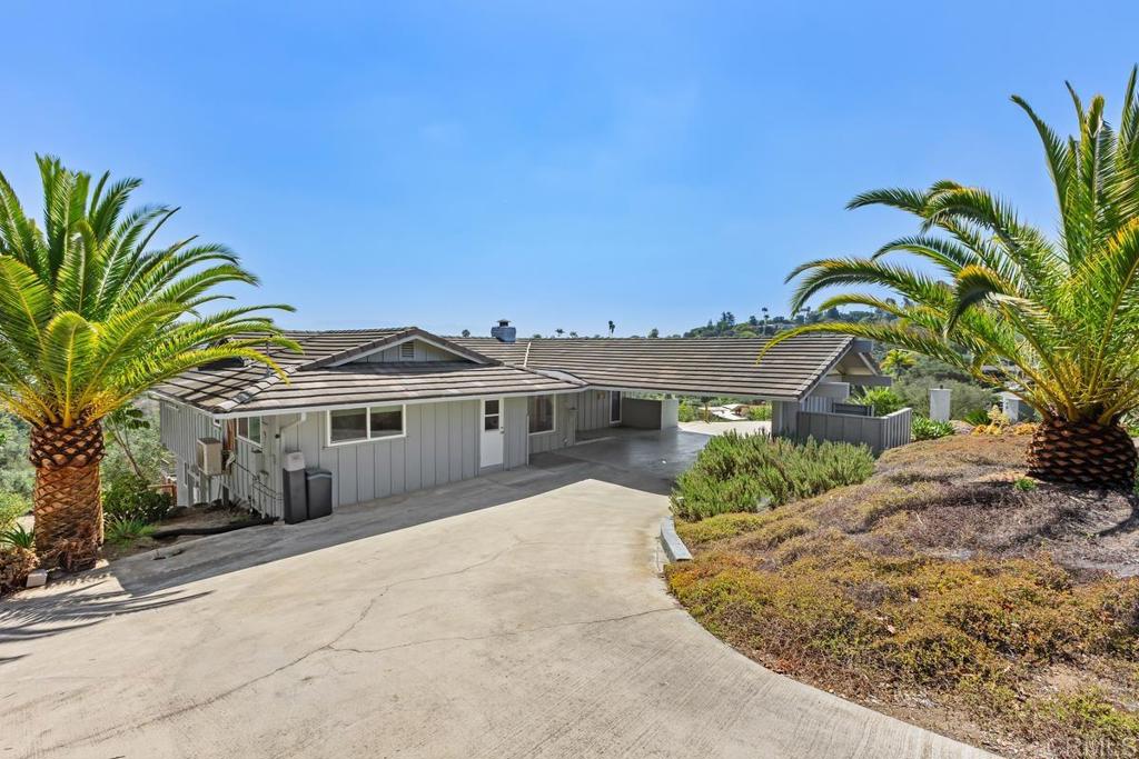435 Rancho Camino Fallbrook, CA 92028 - Photo 10 of 48