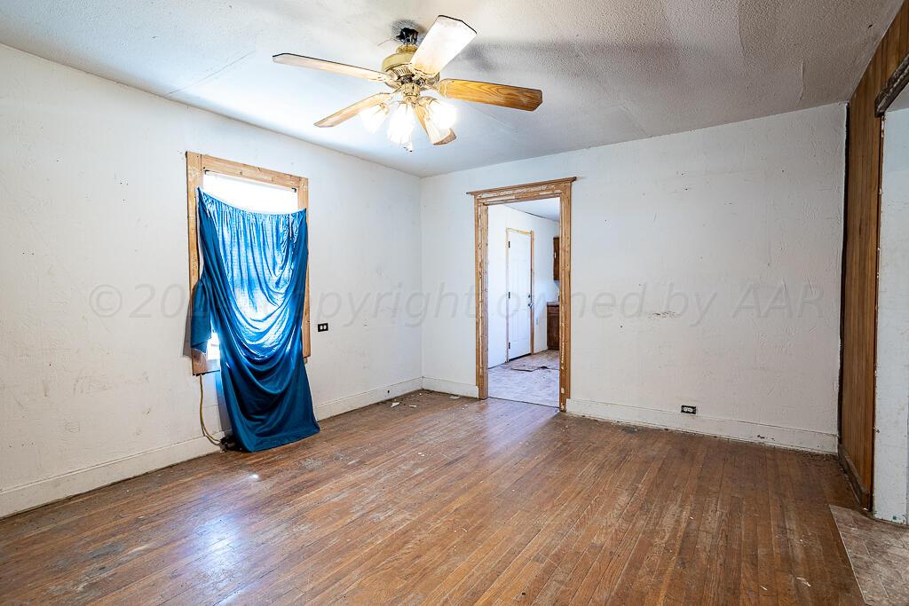 9155 County Road 13 Canadian, TX 79014 - Photo 2 of 12 Living Room