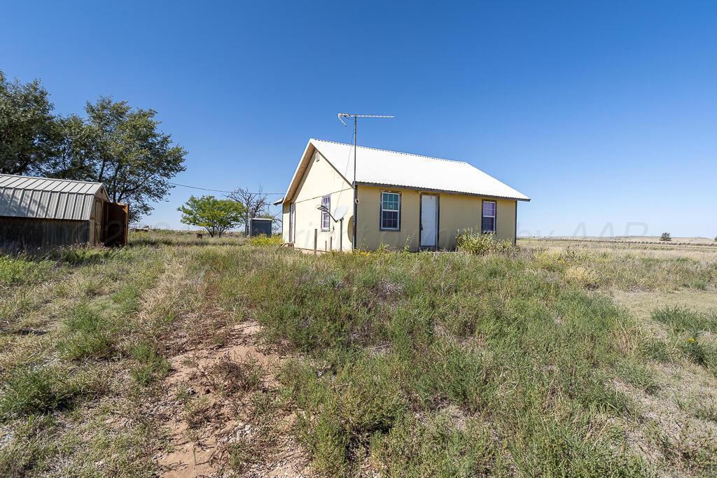 9155 County Road 13 Canadian, TX 79014 - Photo 9 of 12 Front Drive