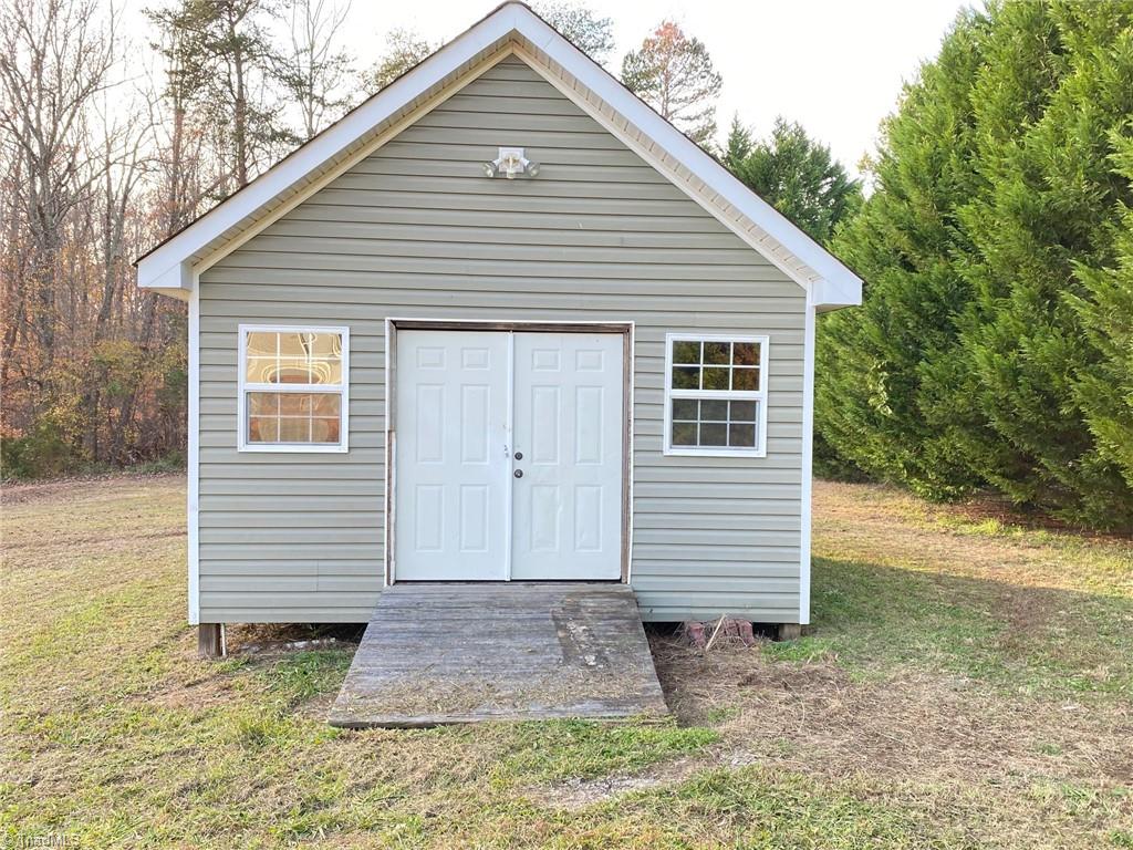 237 Beaver Farm Road Lexington, NC 27295 - Photo 4 of 26 Gallery Image 4