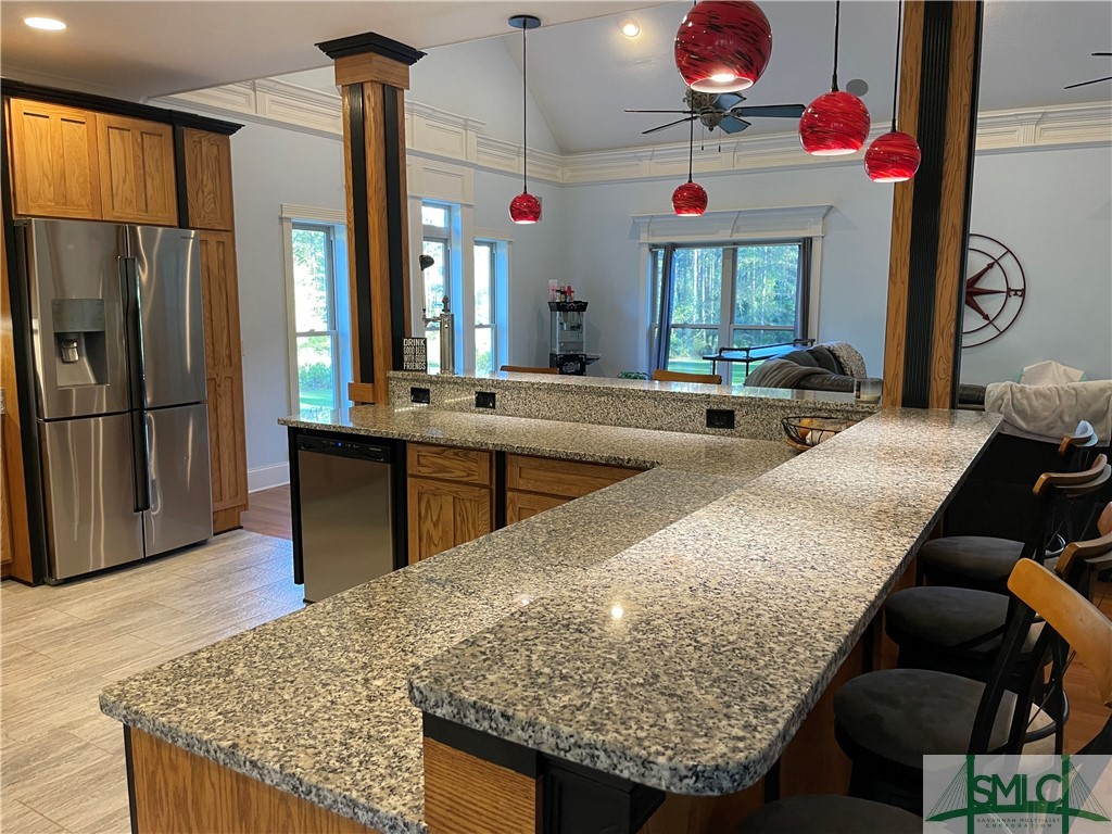275 Kilkenny Road Richmond Hill, GA 31324 - Photo 16 of 50 Kitchen bar
