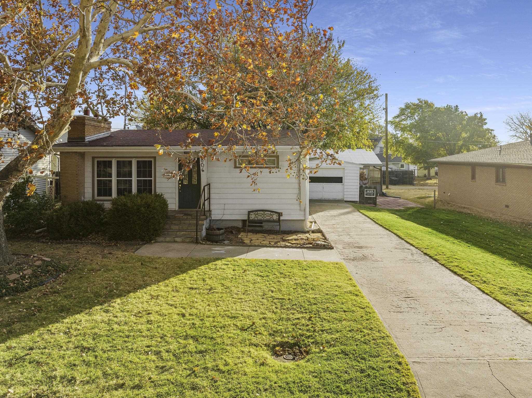 806 South Pearl Street Pratt, KS 67124 - Photo 2 of 36