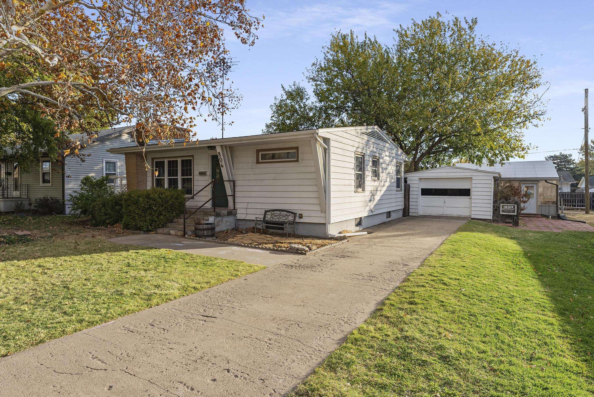 806 South Pearl Street Pratt, KS 67124 - Photo 3 of 36