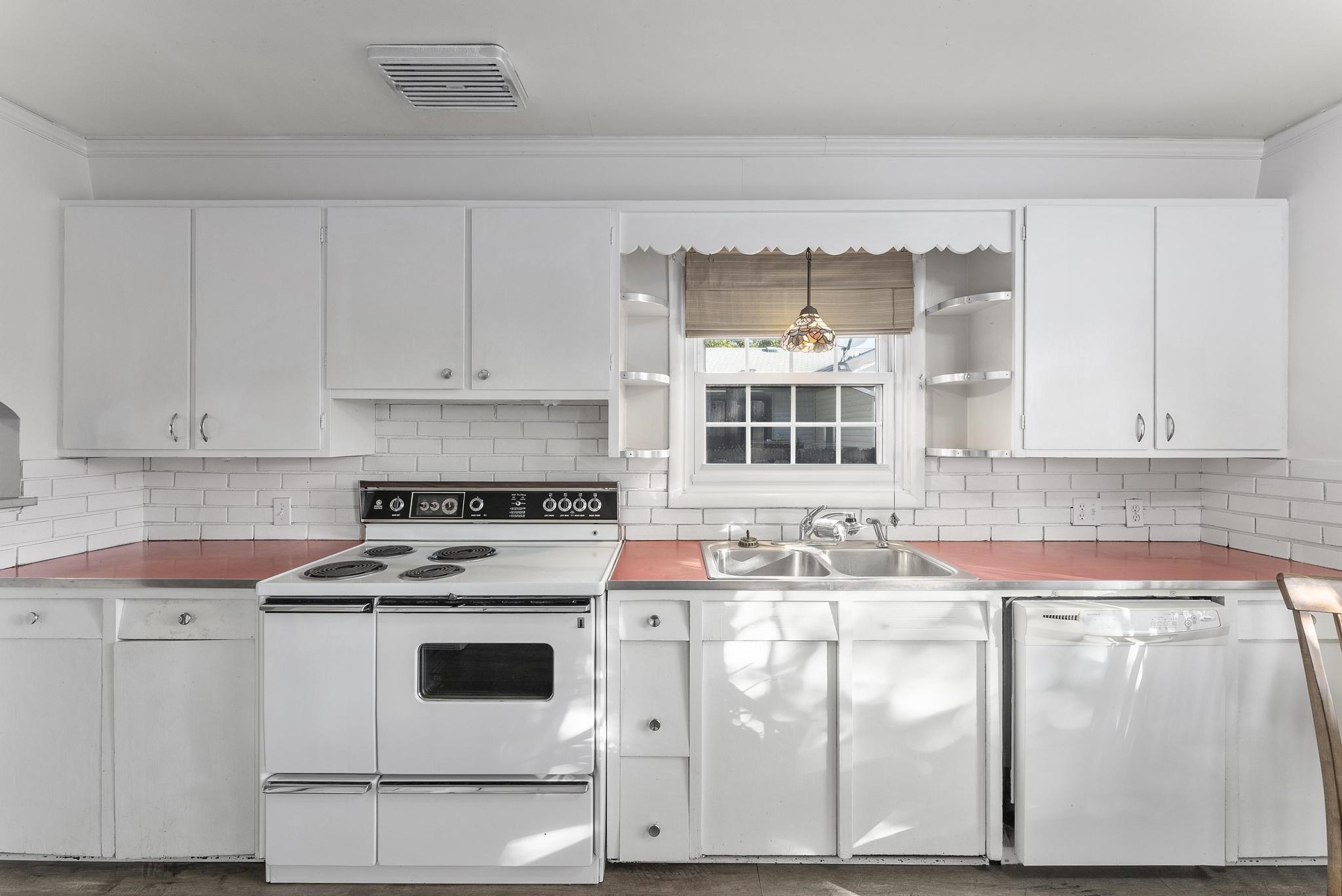 806 South Pearl Street Pratt, KS 67124 - Photo 10 of 36