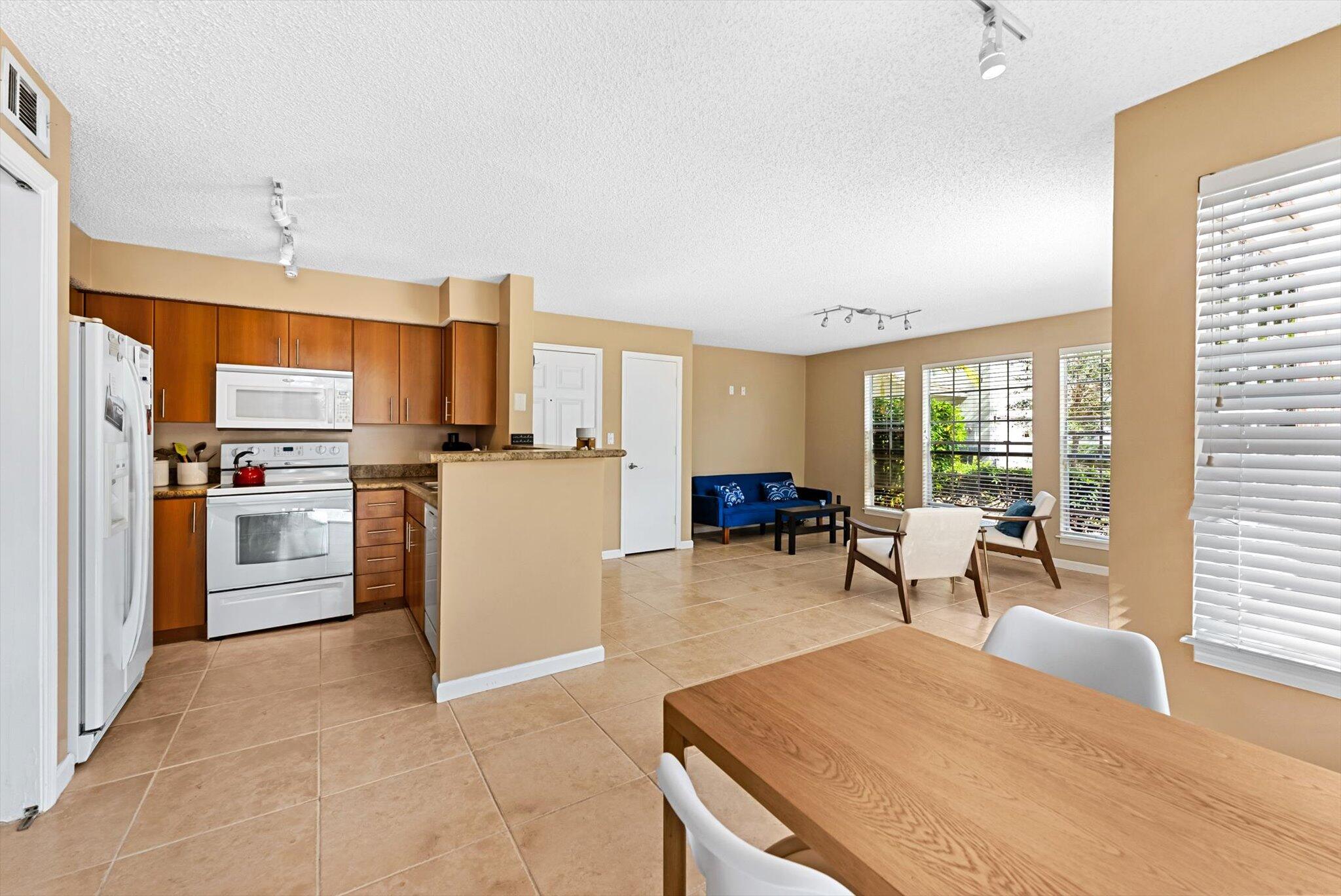 1345 Crystal Way, Unit I Delray Beach, FL 33444 - Photo 5 of 19 05-1-7