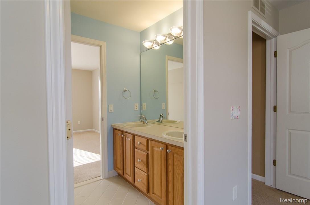 620 Bliss Drive Rochester, MI 48307 - Photo 28 of 38 Another View of Jack and Jill Bath!
