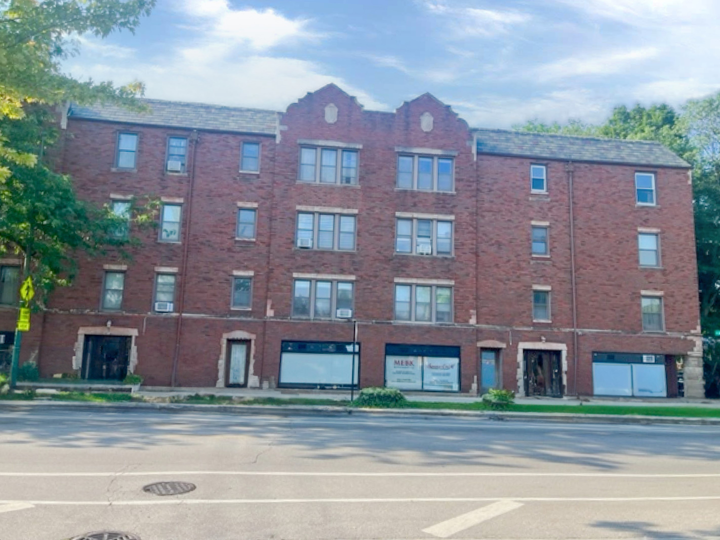2425 West Pratt Boulevard, Unit 3I Chicago, IL 60645 - Photo 1 of 16 a view of a brick building next to a yard