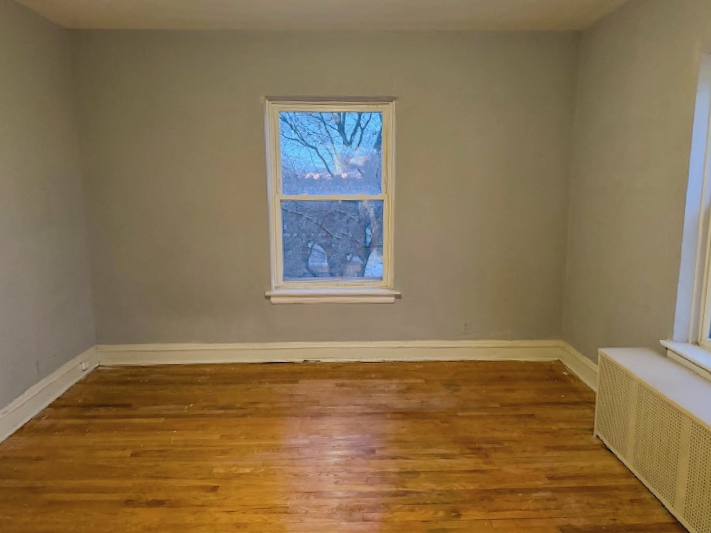 2425 West Pratt Boulevard, Unit 3I Chicago, IL 60645 - Photo 11 of 16 a view of an empty room
