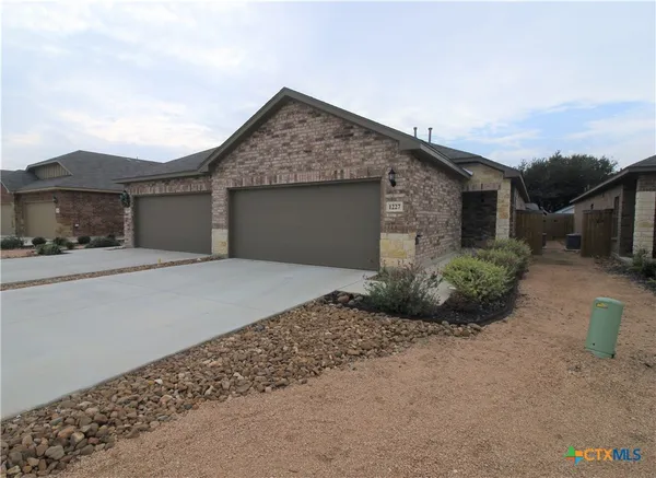 $1,795 | 1227 Old Farm To Market Road 306, New Braunfels, TX 78130