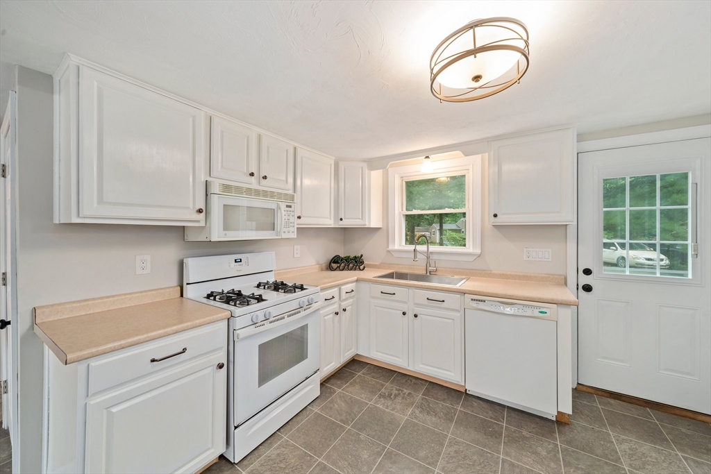 60 Bunnys Road Carver, MA 02330 - Photo 3 of 41 Gallery Image 3