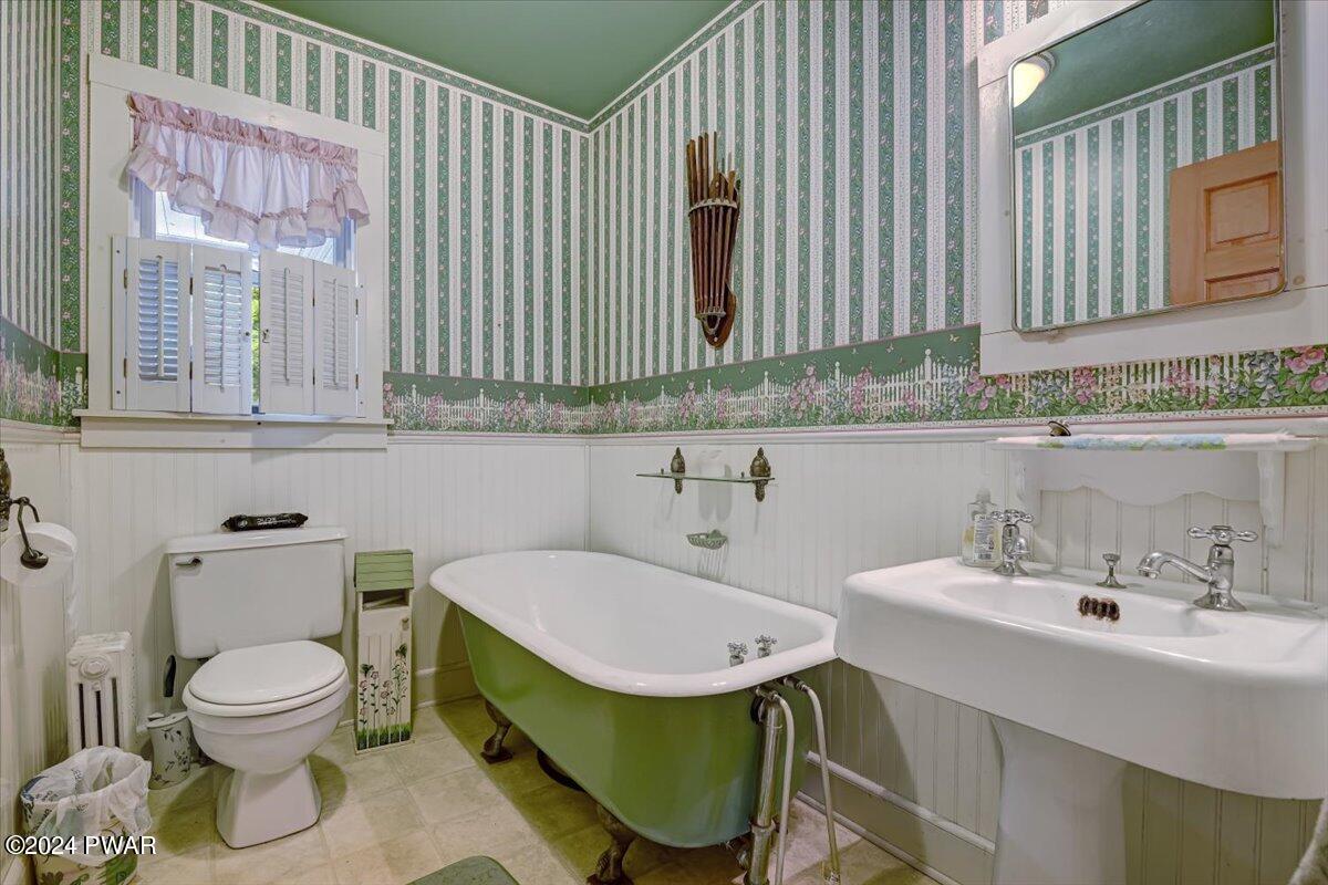 174 Stony Lonesome Road Newfoundland, PA 18445 - Photo 34 of 65 Main Level Bathroom