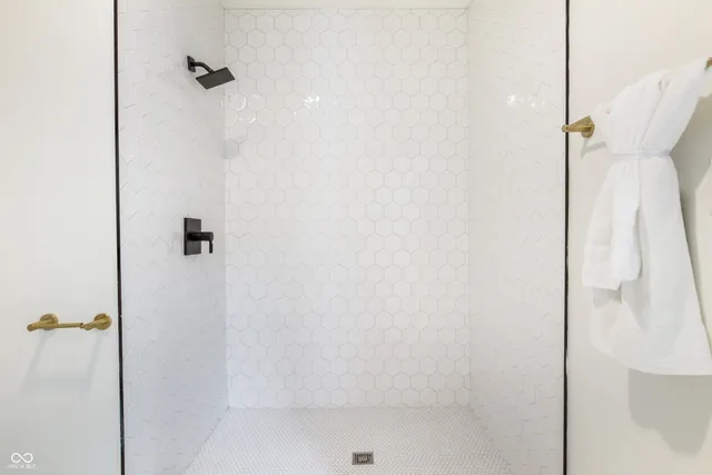 $299,900 | 2006 Cycling Lane, Indianapolis, IN 46260