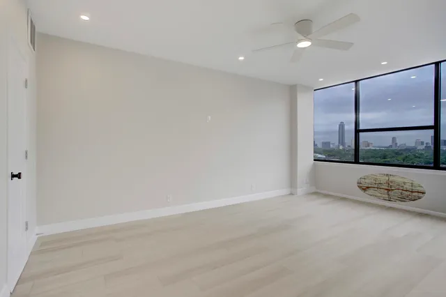 $375,000 | 14 Greenway Plaza, Unit 15L, Houston, TX 77046