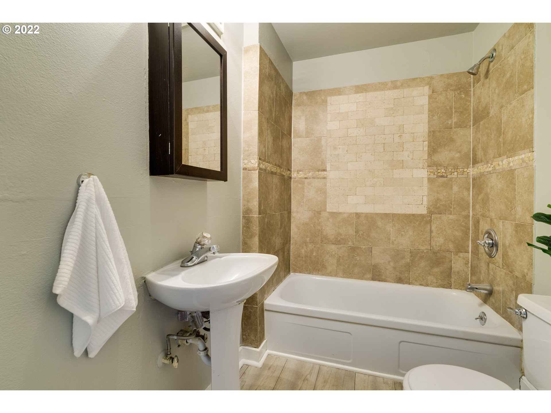 9517 Southwest Boones Ferry Road Portland, OR 97219 - Photo 10 of 32 Gallery Image 10