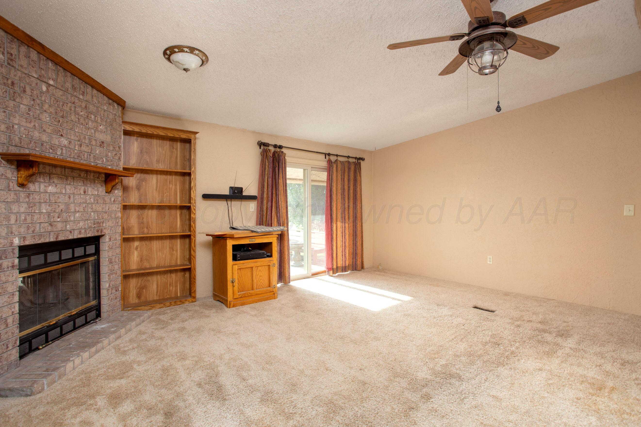 1500 2 Deer Trail Amarillo, TX 79124 - Photo 17 of 52 Living Room