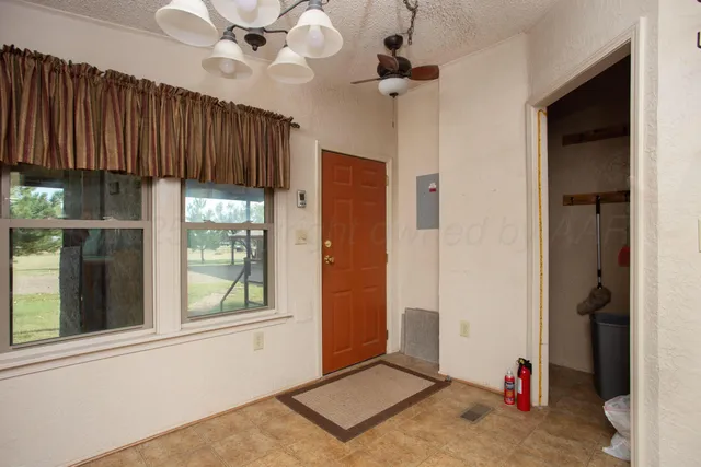 a view of an entryway with a livingroom