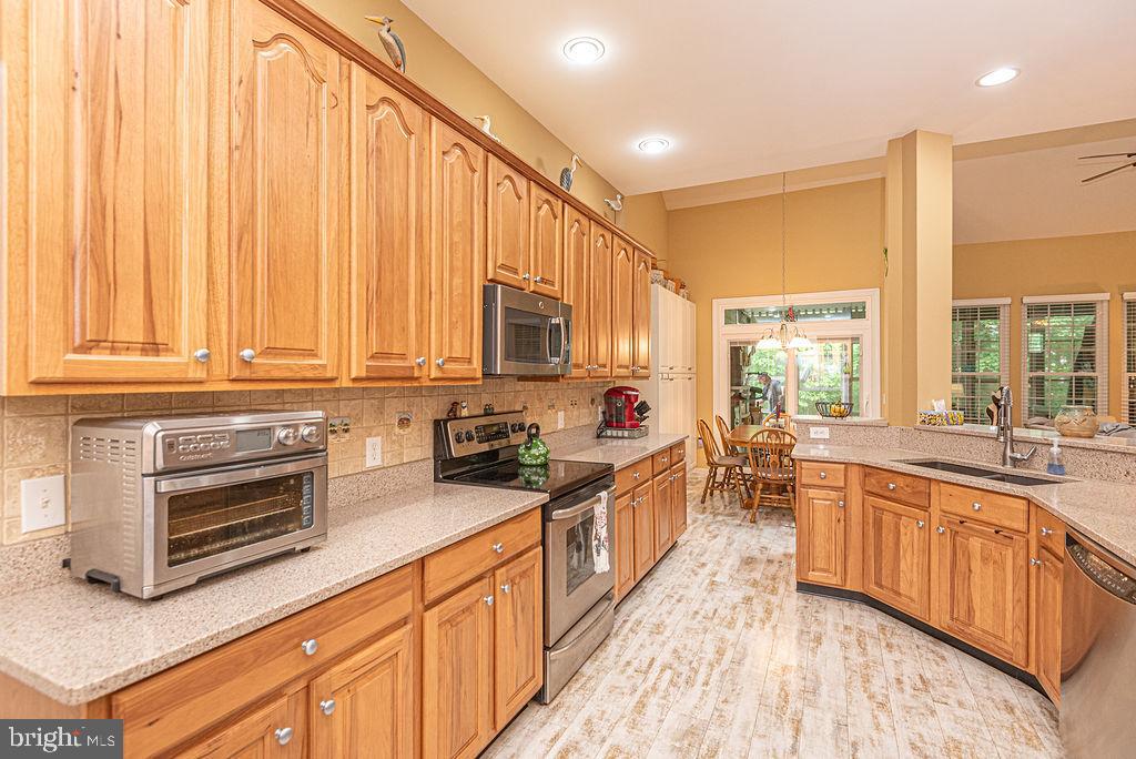 7 Long Point Court Ocean Pines, MD 21811 - Photo 10 of 53 Kitchen w/SS Apps, Silestone Tops, New Cabs & LVP