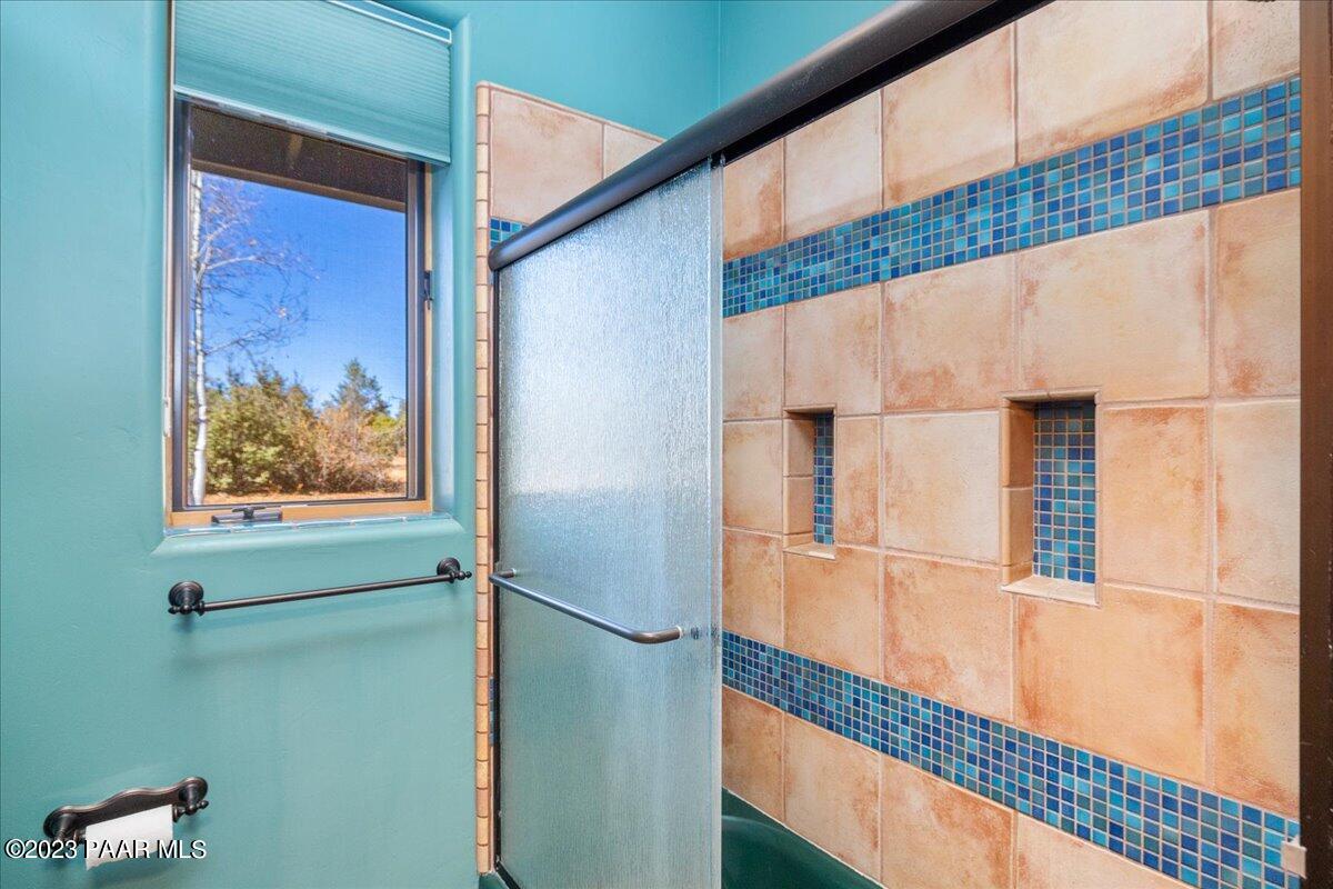 3475 Renegade Road Prescott, AZ 86305 - Photo 75 of 109 Jack and Jill Bathroom