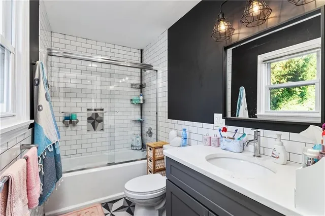 $3,900 | 4 James Street, Unit 1, Middletown, RI 02842