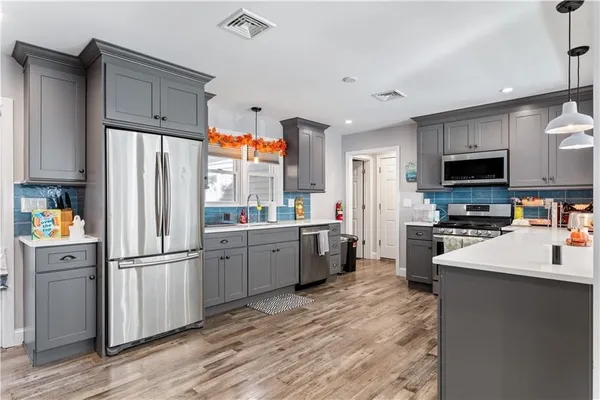 $3,900 | 4 James Street, Unit 1, Middletown, RI 02842