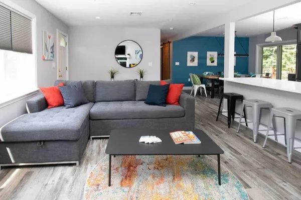 $3,900 | 4 James Street, Unit 1, Middletown, RI 02842
