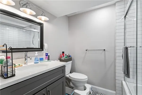 $3,900 | 4 James Street, Unit 1, Middletown, RI 02842