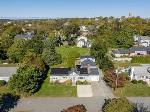 $3,900 | 4 James Street, Unit 1, Middletown, RI 02842