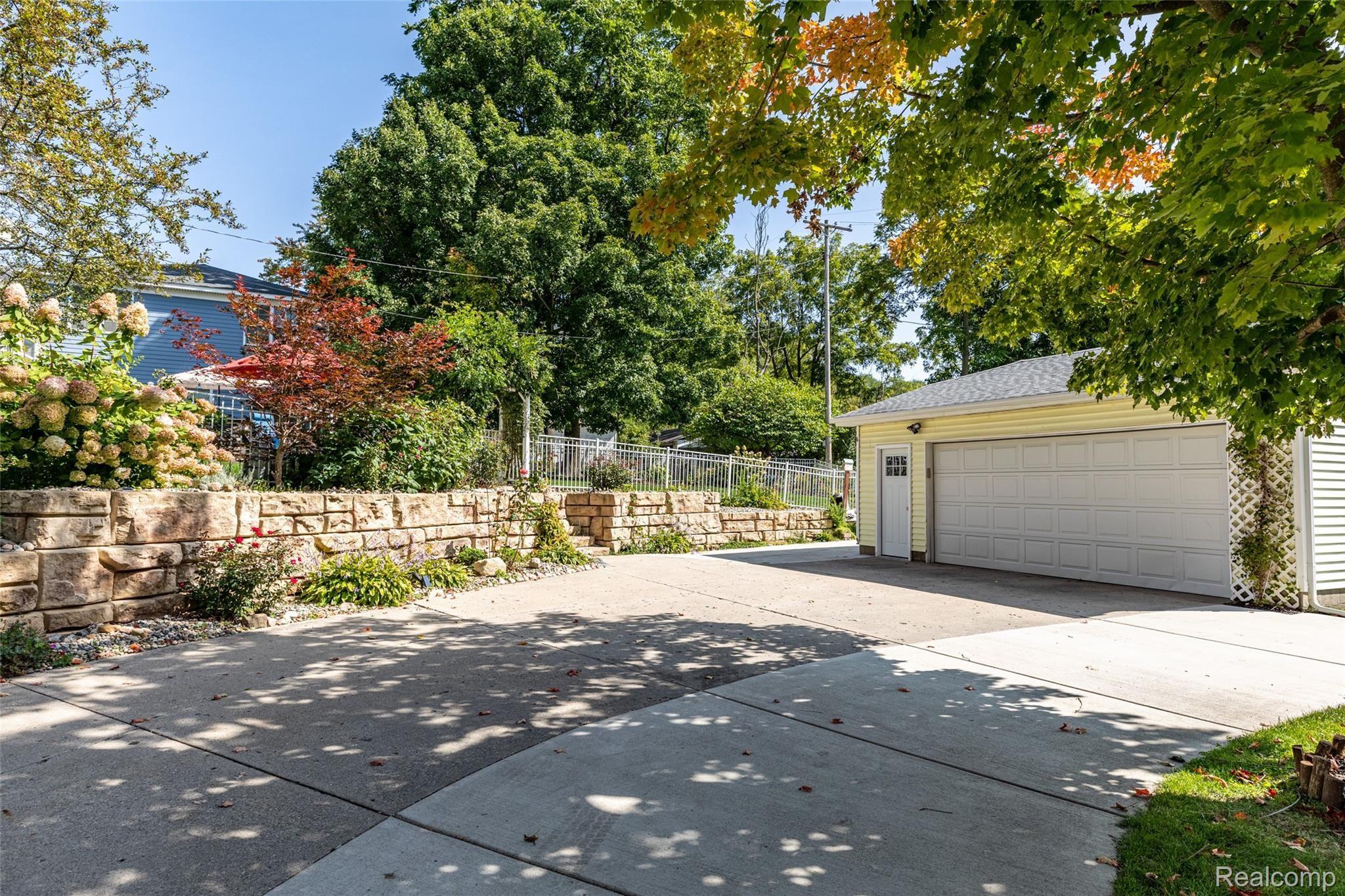 704 Spencer Road Brighton, MI 48116 - Photo 8 of 44 8.Garage