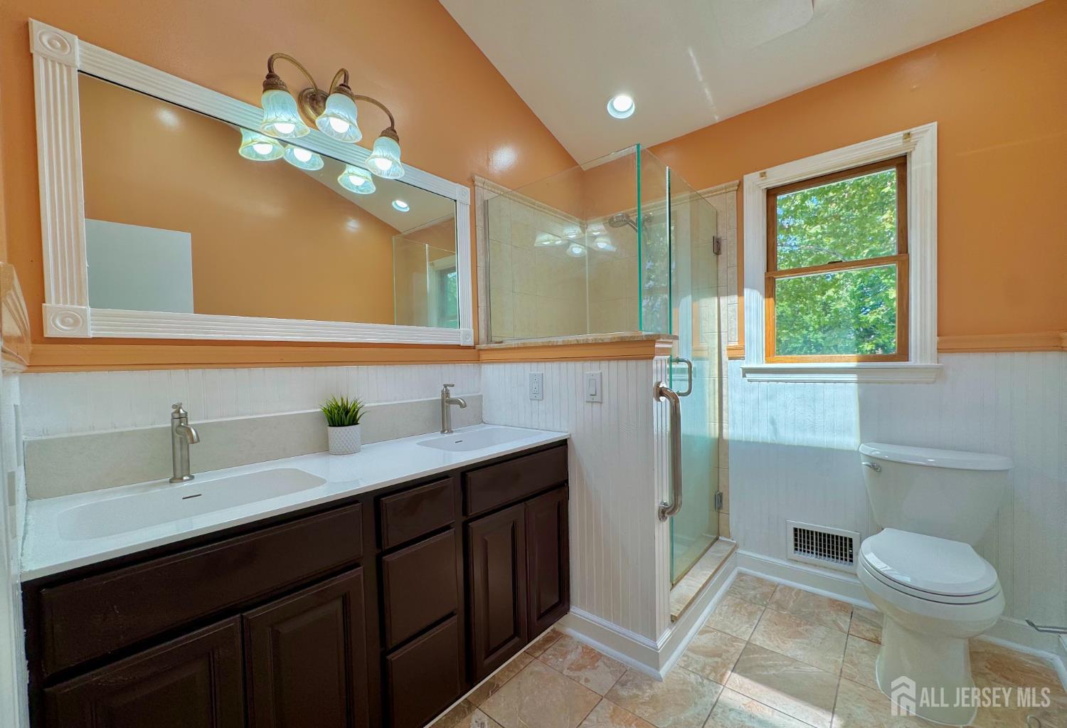 19 Library Place Edison, NJ 08820 - Photo 10 of 25