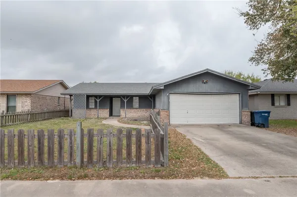 $1,700 | 910 Red Start Circle, Corpus Christi, TX 78418