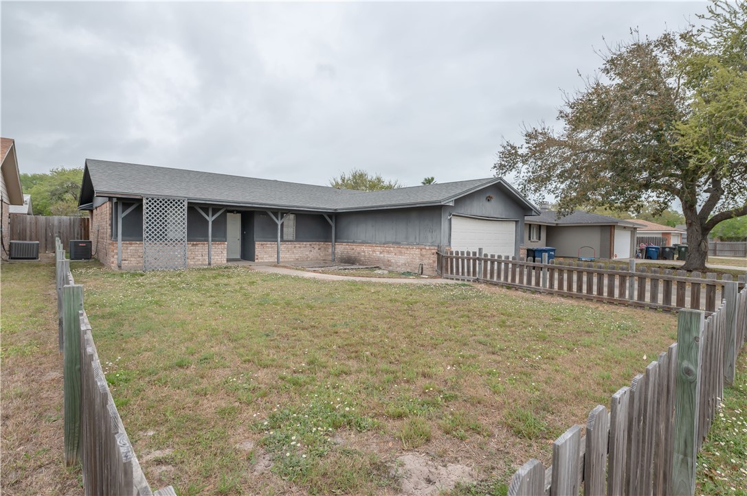 910 Red Start Circle Corpus Christi, TX 78418 - Photo 2 of 20
