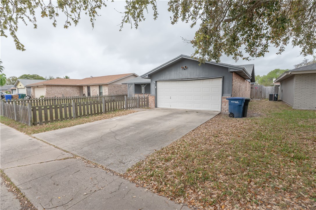 910 Red Start Circle Corpus Christi, TX 78418 - Photo 3 of 20
