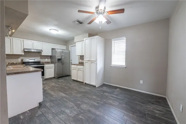 $1,700 | 910 Red Start Circle, Corpus Christi, TX 78418