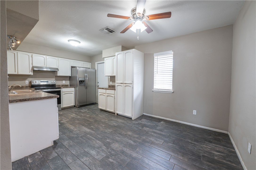 910 Red Start Circle Corpus Christi, TX 78418 - Photo 7 of 20