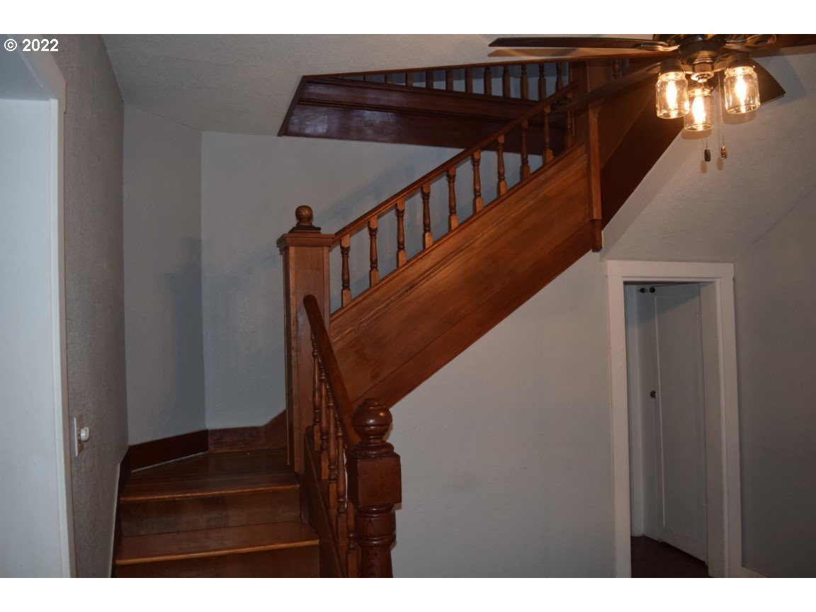 311 Northwest 4th Street Pendleton, OR 97801 - Photo 5 of 29 Gallery Image 5