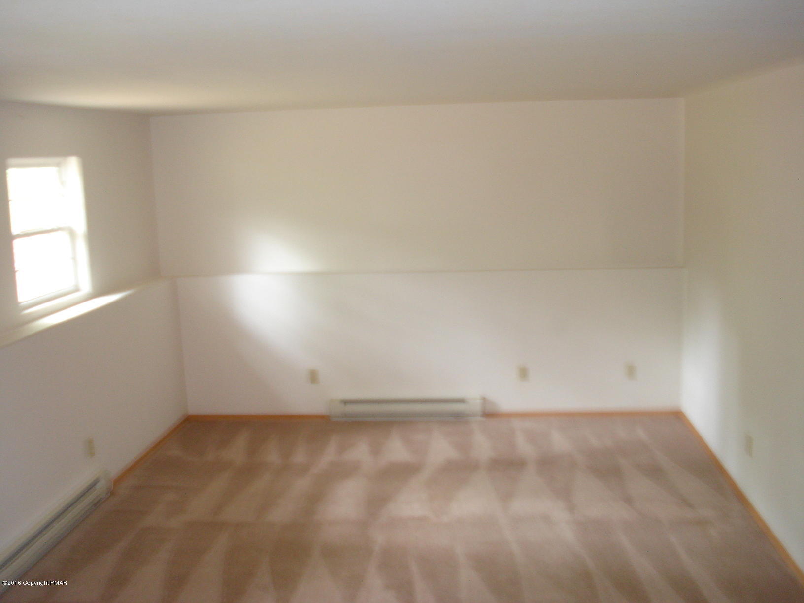 133 Alpine Road Henryville, PA 18332 - Photo 11 of 15 Family Room