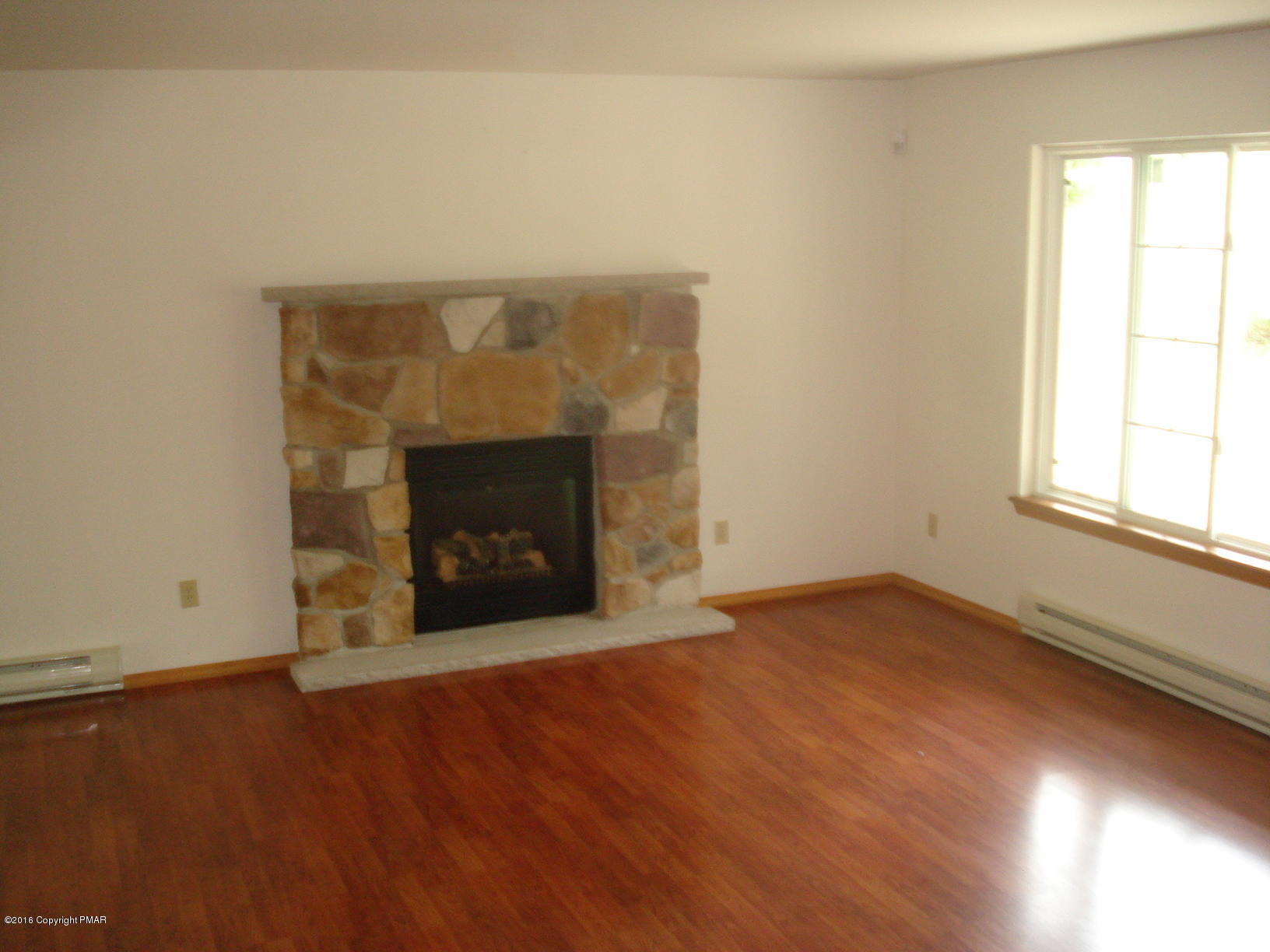 133 Alpine Road Henryville, PA 18332 - Photo 3 of 15 Living Room