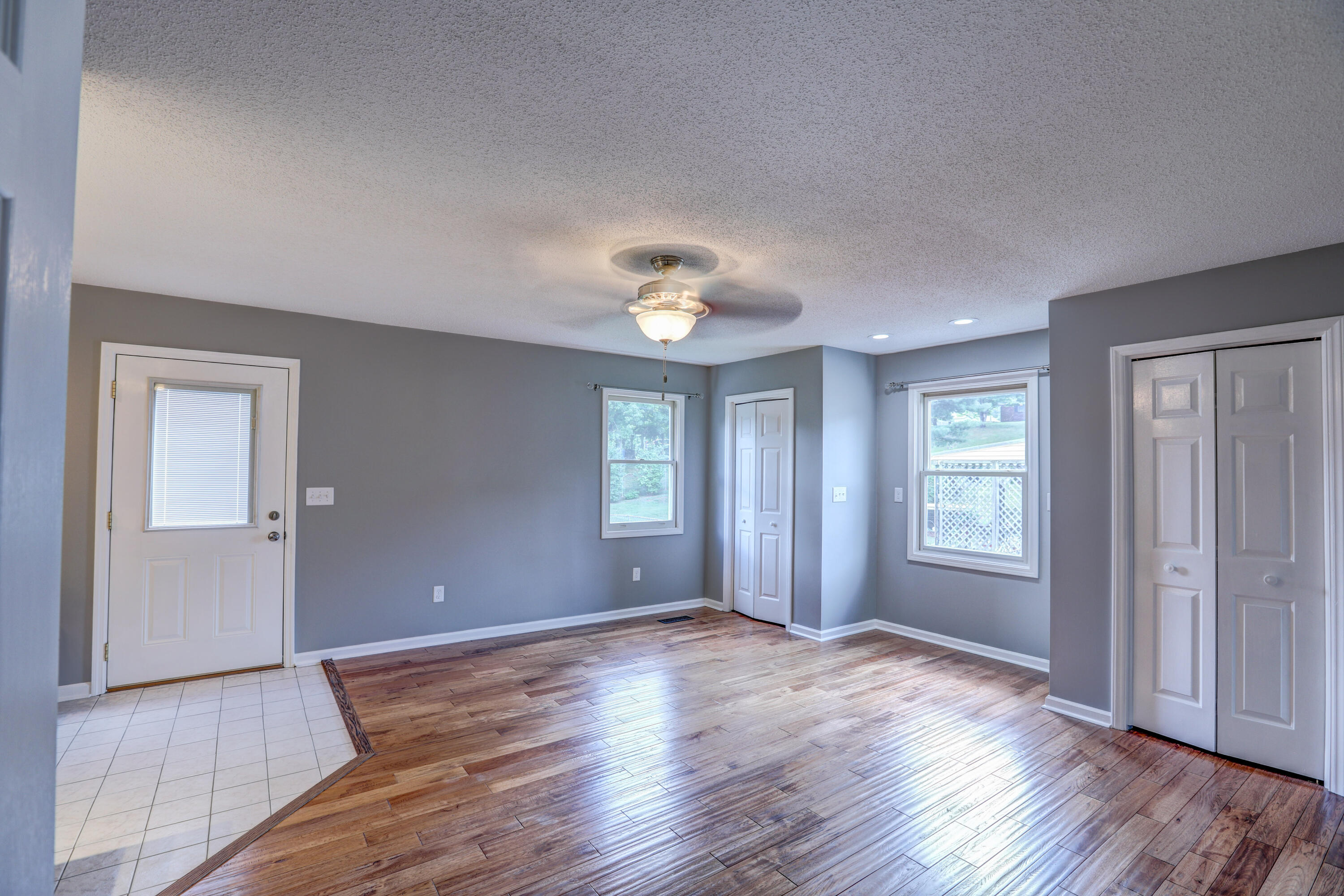 117 Rustic Street Bristol, TN 37620 - Photo 4 of 36 B42A6798_799_800_801_802