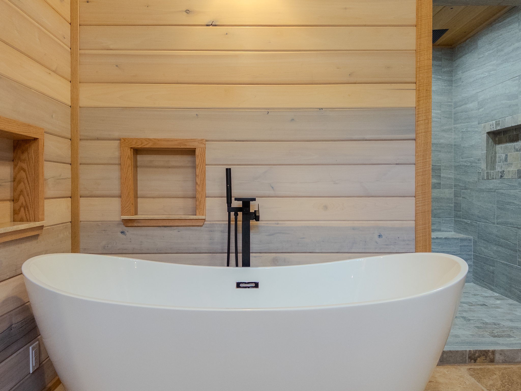 2909 B Beech Log Road Watertown, TN 37184 - Photo 20 of 67 a bathroom with a bathtub