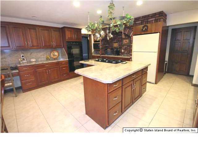 77 Irvington Street Staten Island, NY 10312 - Photo 8 of 20 Additional Photo